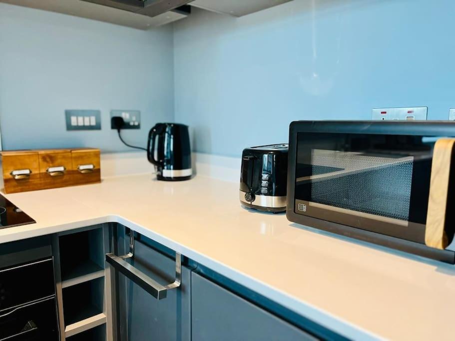 Beautifully Presented One Bedroom Close To Old Trafford Stadium * Манчестер